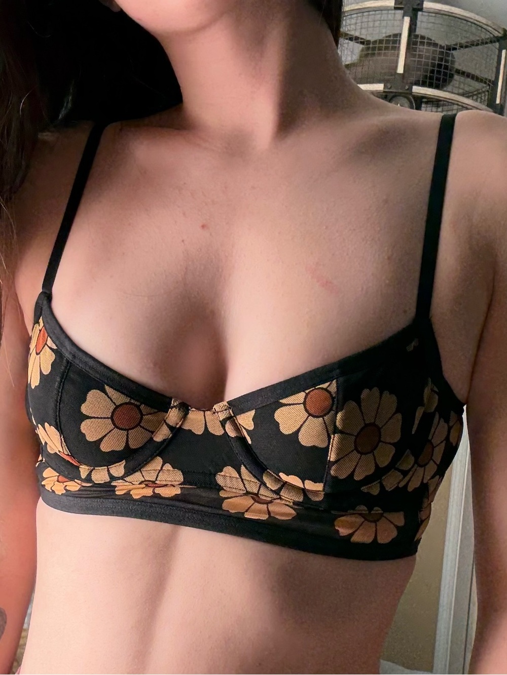 Gilly Hicks XS daisy mesh bra